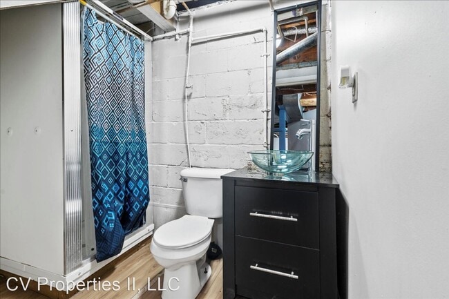 Building Photo - 4 br, 2 bath House - 1901 Iowa Street