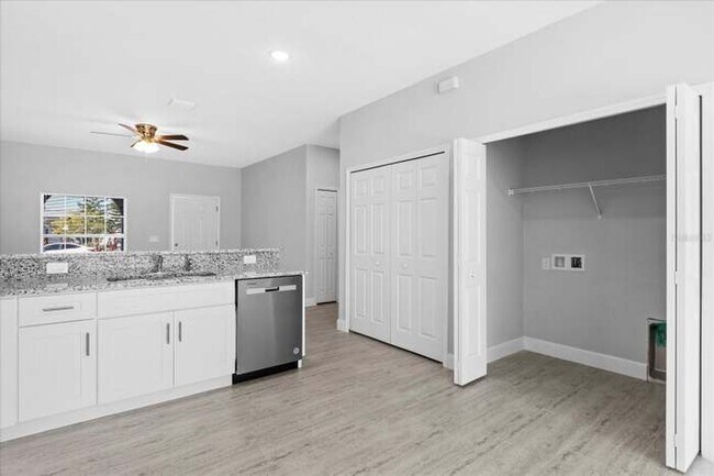 Building Photo - 336 Caen Ct