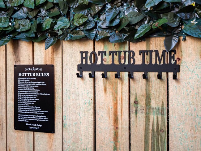 Building Photo - 6110 Ellen Ave