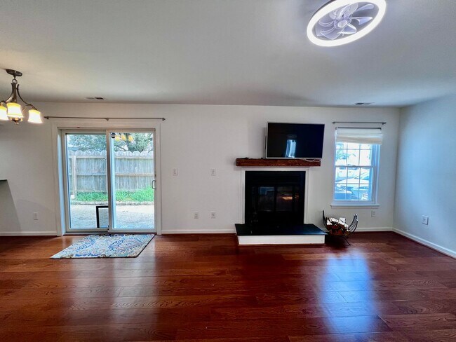 Building Photo - 602 Barwick Ct