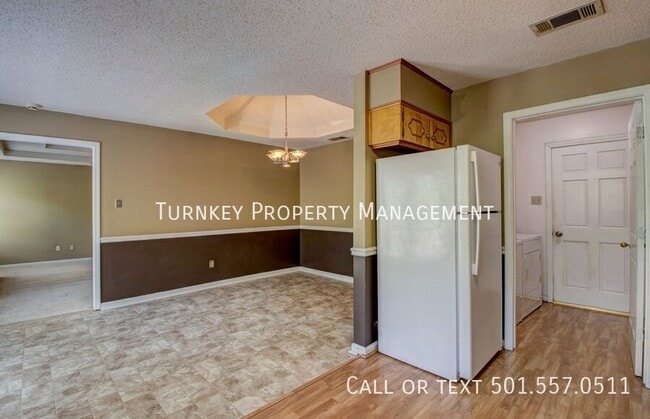 Building Photo - 3 Wagon Wheel Ct