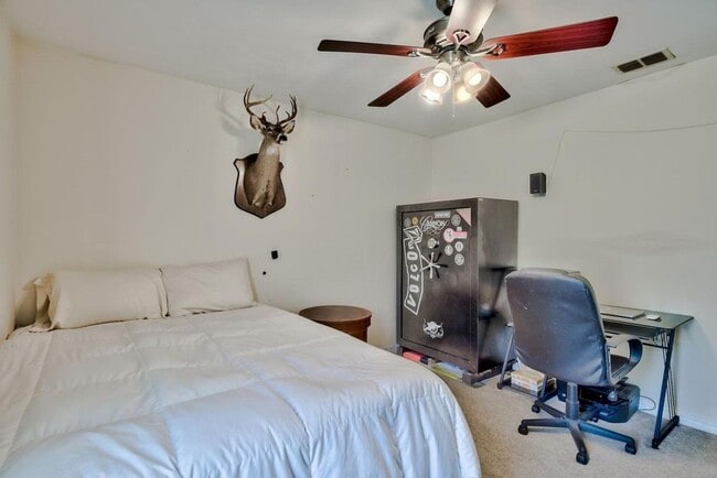 Building Photo - PRICE DROP!! Great 3-bedroom Florida cotta...