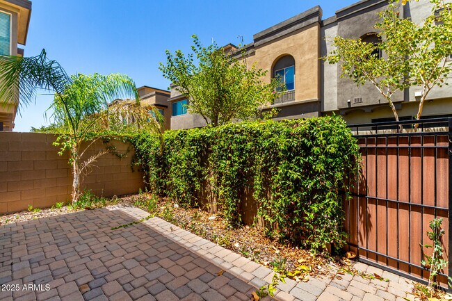 Building Photo - 7500 E Via De Luna Dr