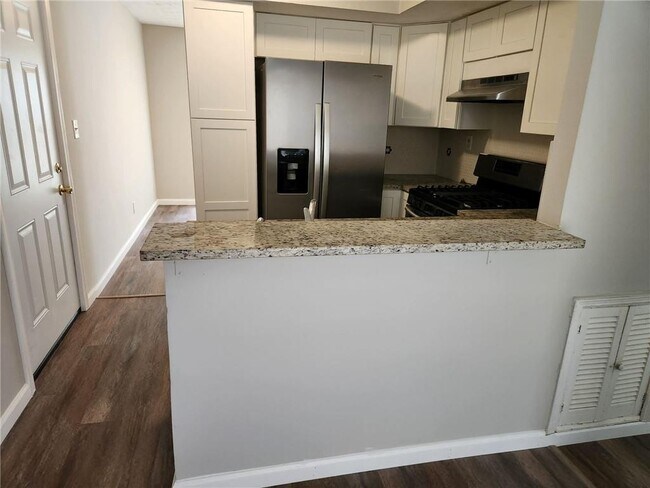 Building Photo - 169 Governors Dr