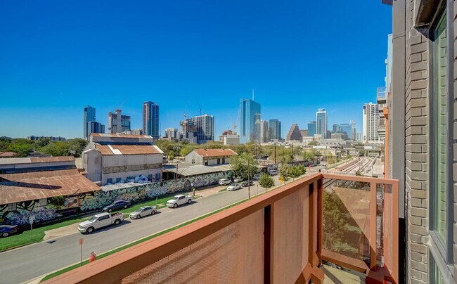 Building Photo - Residences at Saltillo | 4-6 Weeks Free | ...