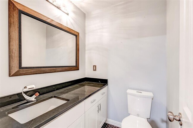 Building Photo - 10905 Wintergreen Hill