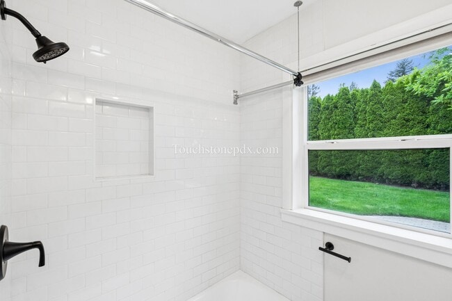 Building Photo - Updated NE Portland Home w/Fenced Yard and Upgrades!