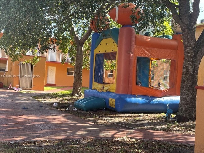 Building Photo - 1245 W 24th St