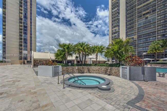 Building Photo - 20379 W Country Club Dr