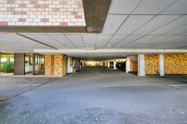 Building Photo - 141 Great Neck Rd