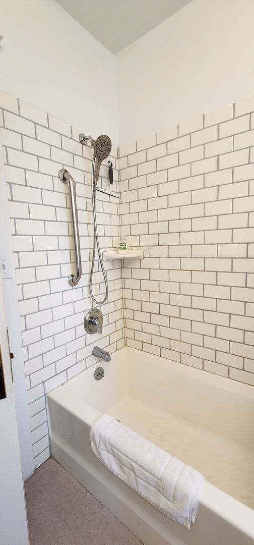 Building Photo - Single Family Fully Furnished Home with Al...