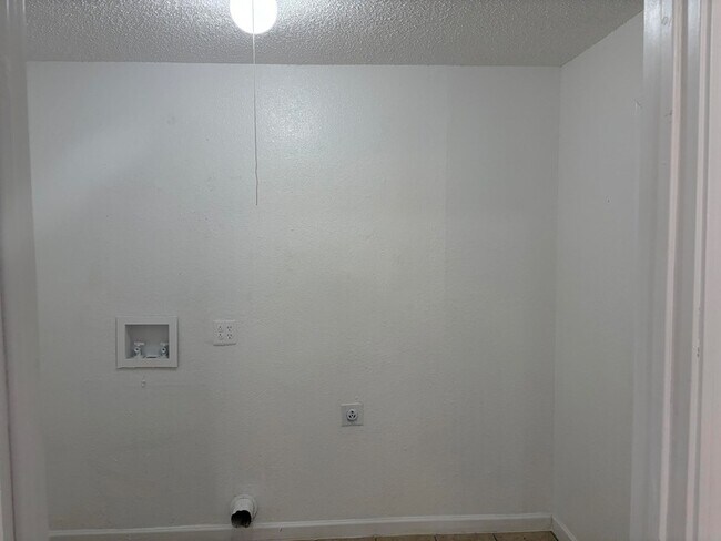 Building Photo - 2726 E Colgate St