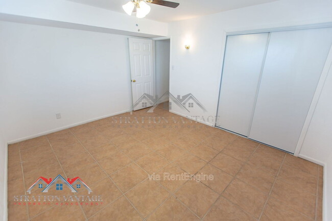 Building Photo - 1136 E Yucca St