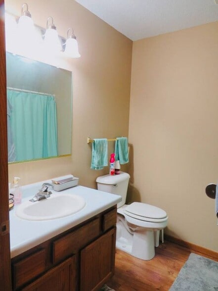 Building Photo - 1521 6th St E