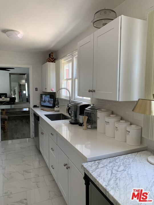 Building Photo - 1835 S Beverly Glen Blvd