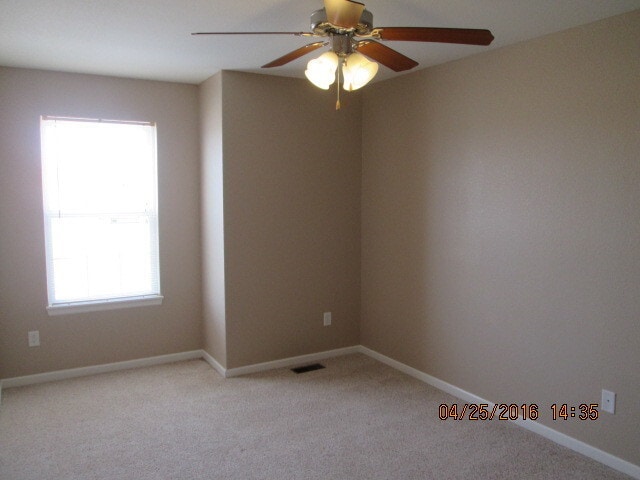 Building Photo - Spacious Townhouse