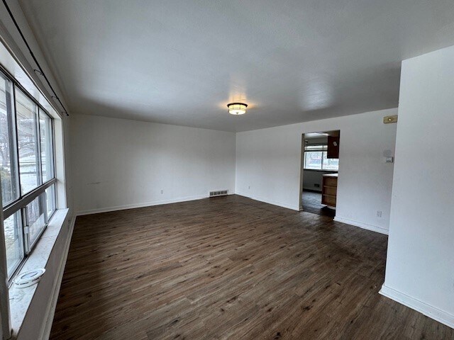 Building Photo - 812 Dickinson Dr