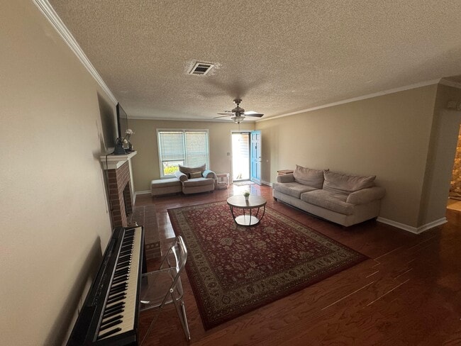 Building Photo - 113 Manor Row