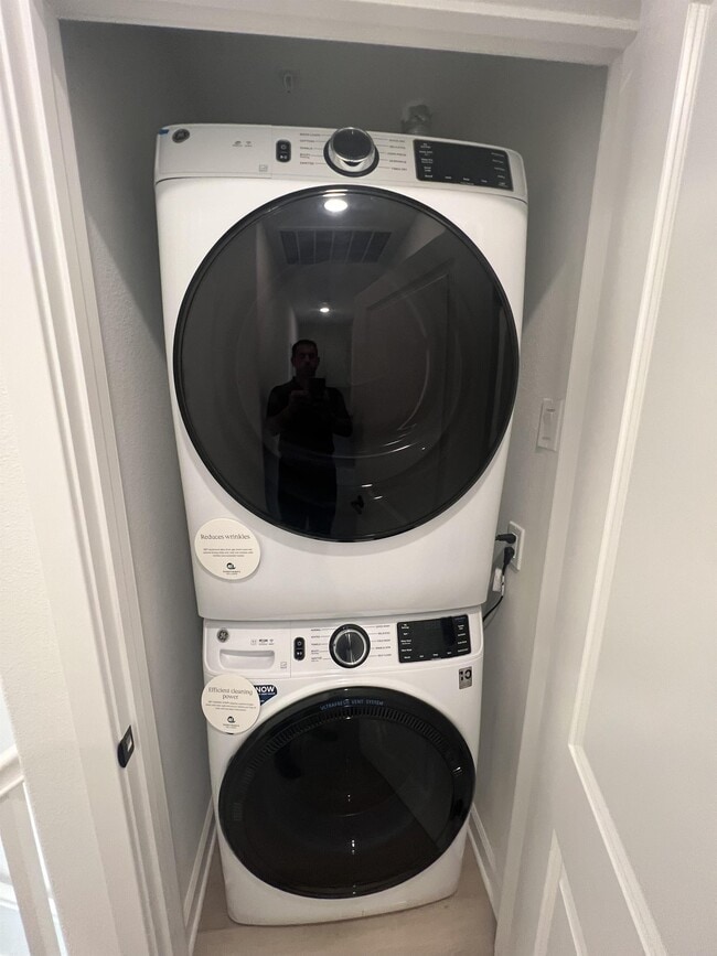 Building Photo - 1219 Sunrise View