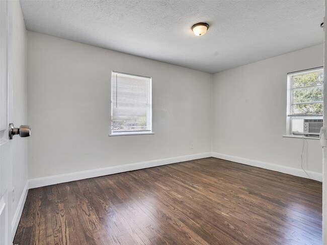 Building Photo - 7626 Pecan Villas Dr