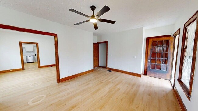 Building Photo - 978 1/2 Linwood Ave