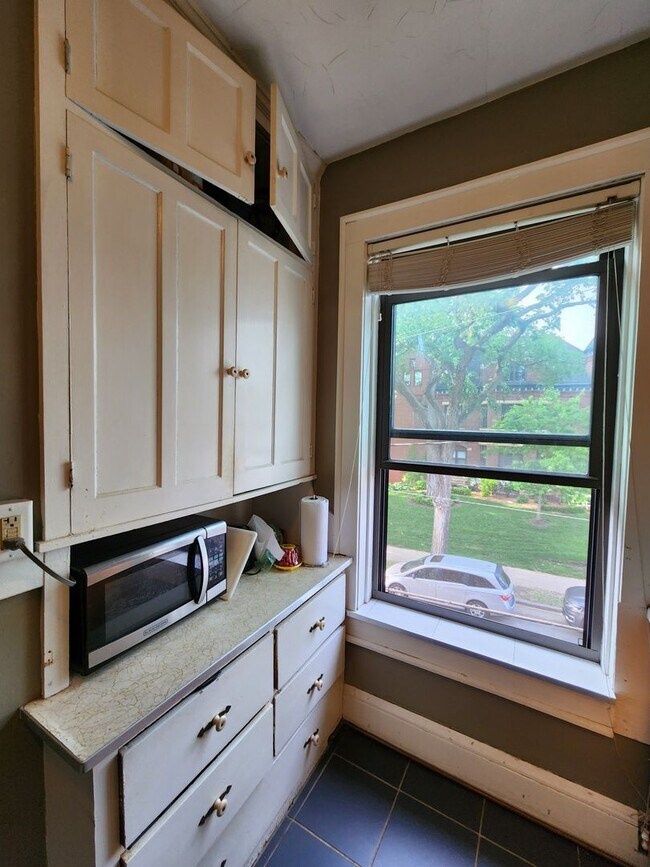 Building Photo - 2200 Dupont Ave S