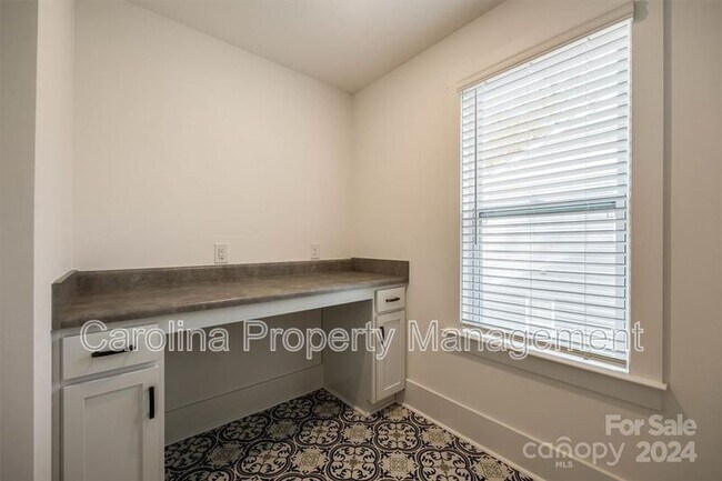 Building Photo - 1233 Eastway Dr