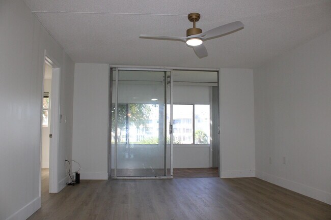 Building Photo - 8130 Sunrise Lakes Blvd
