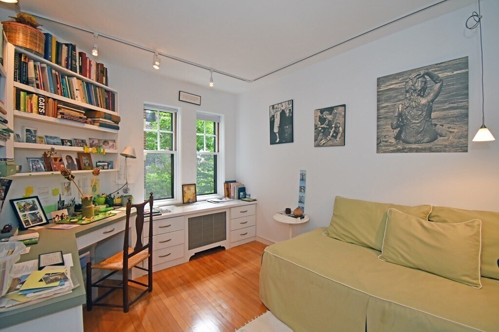 Building Photo - 993 Memorial Dr