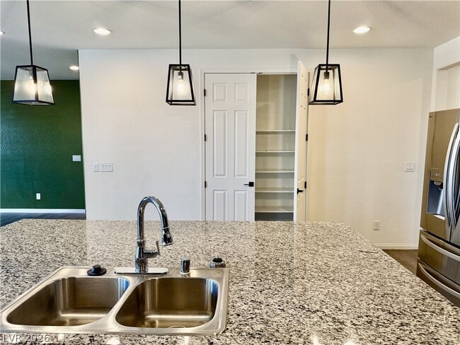 Building Photo - 1602 Morning Bell Ave