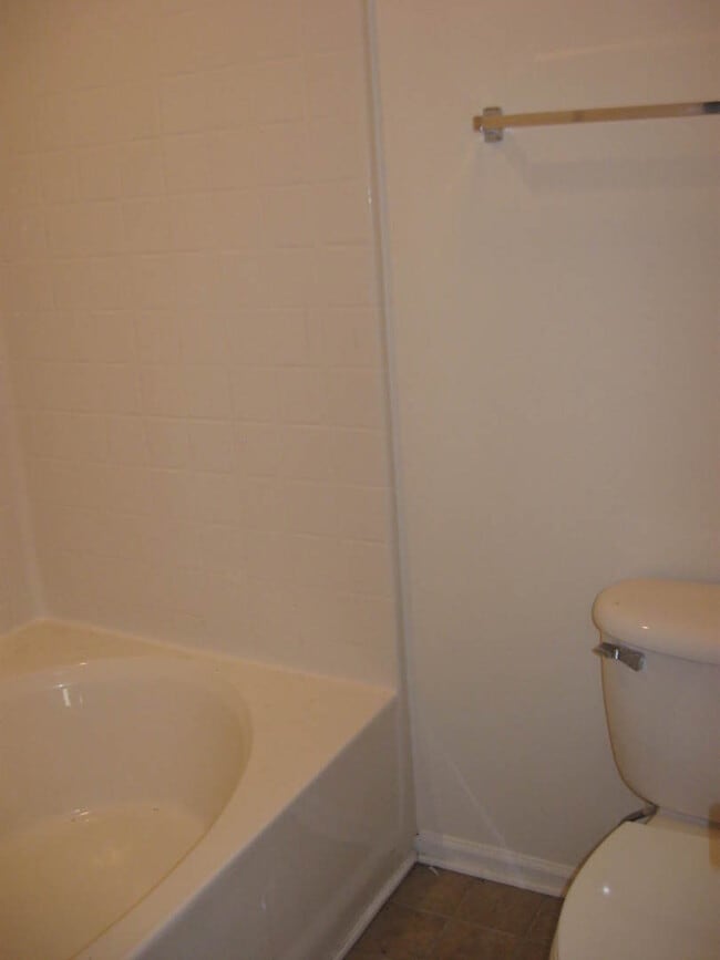 Building Photo - Greensboro NC Townhouse for Rent