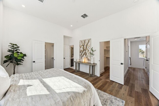 Building Photo - 2125 Hoskins Dr