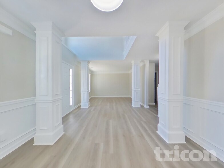 Building Photo - 2501 Sonoma Valley