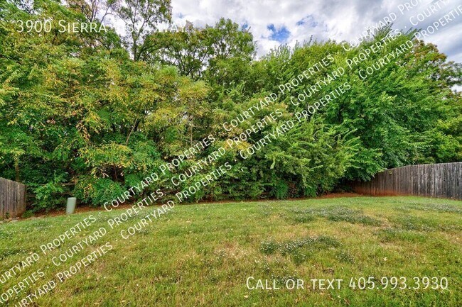 Building Photo - 3900 Sierra Vista Way