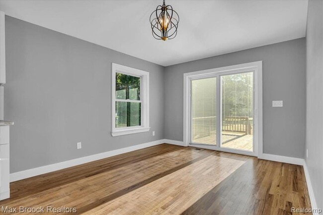 Building Photo - 1654 Giddings Rd