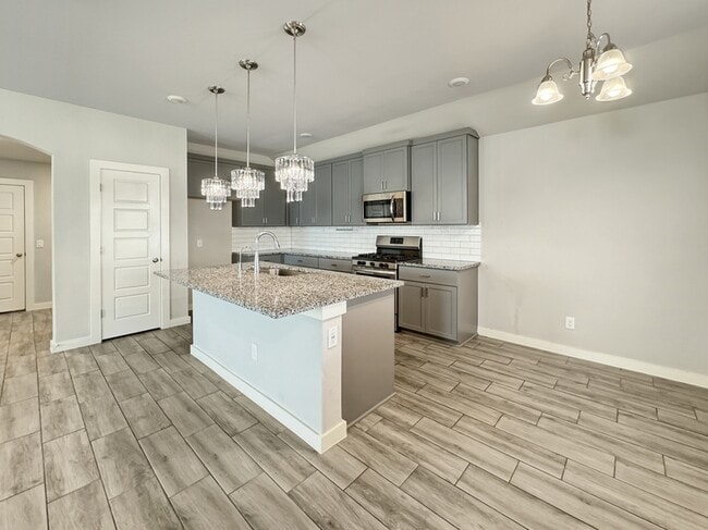 Building Photo - 736 Ft Leonard