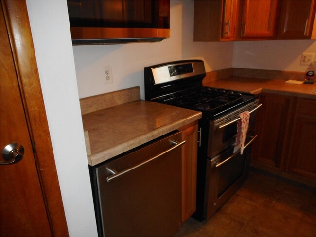 Building Photo - 117 Anderson Ave