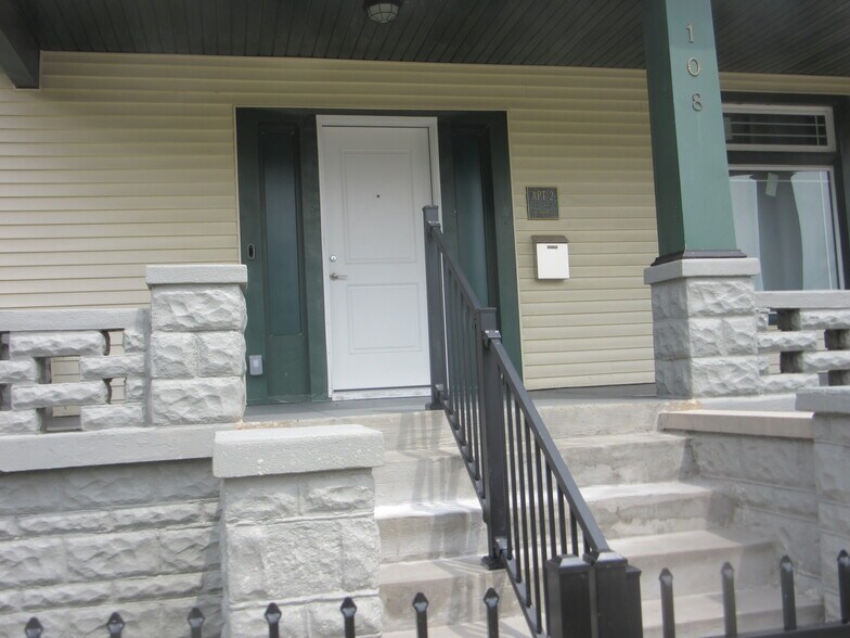 Primary Photo - 108 W Columbia Ave