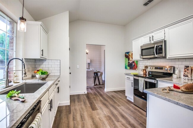 Building Photo - 759 Winding Oak Bend