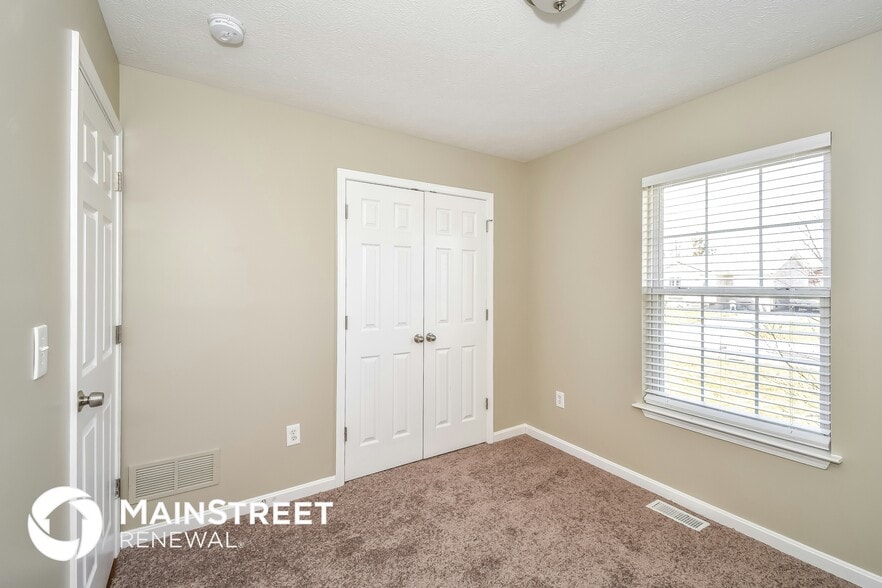 Building Photo - 385 Drake Dr