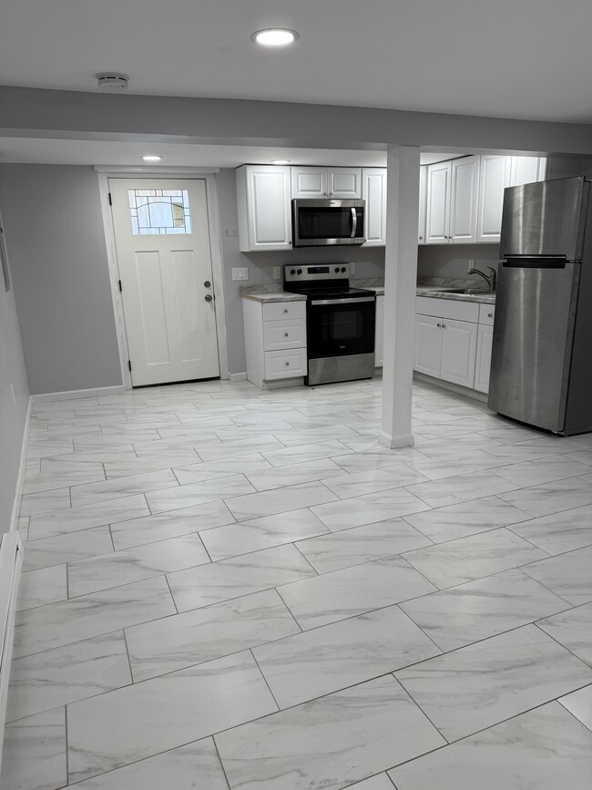 Building Photo - 26 2nd St