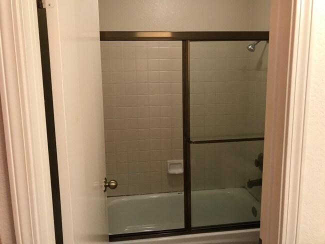 Bathroom - 996 Belmont Terrace