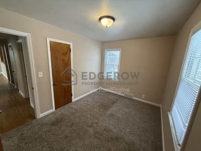 Building Photo - 740 Lyles St SE