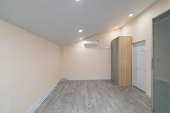 Building Photo - 1208Nant