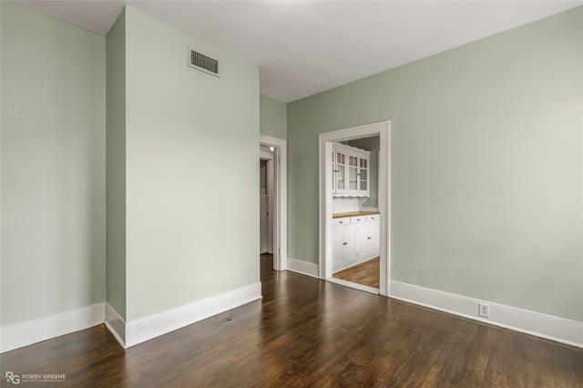 Building Photo - 561 Forest