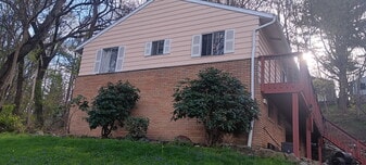 Building Photo - 246 Cluster Ave