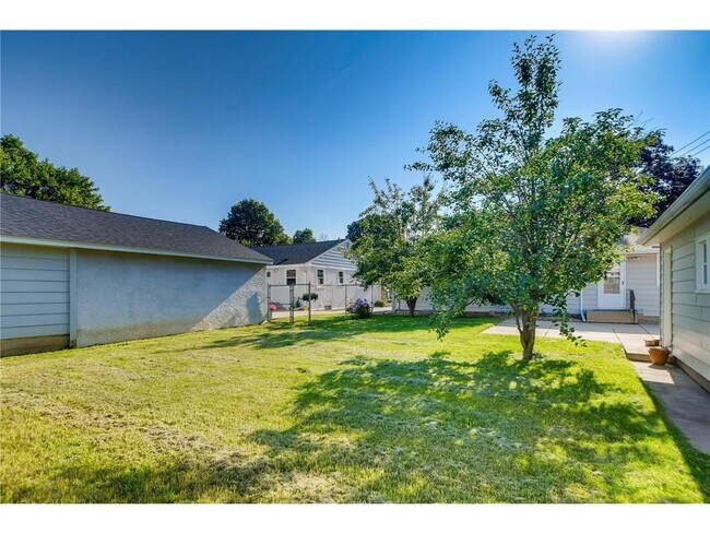 Building Photo - 7428 16th Ave S