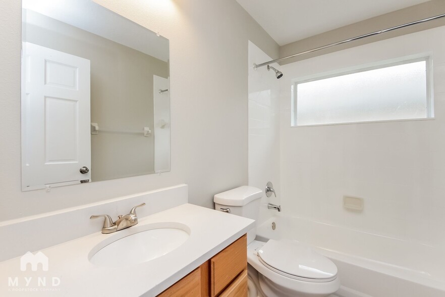 Building Photo - 6041 Spring Creek Ct