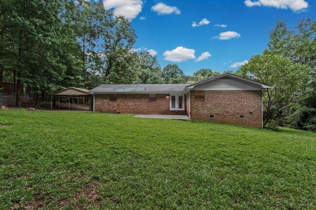 Building Photo - 6096 Hillpine Dr