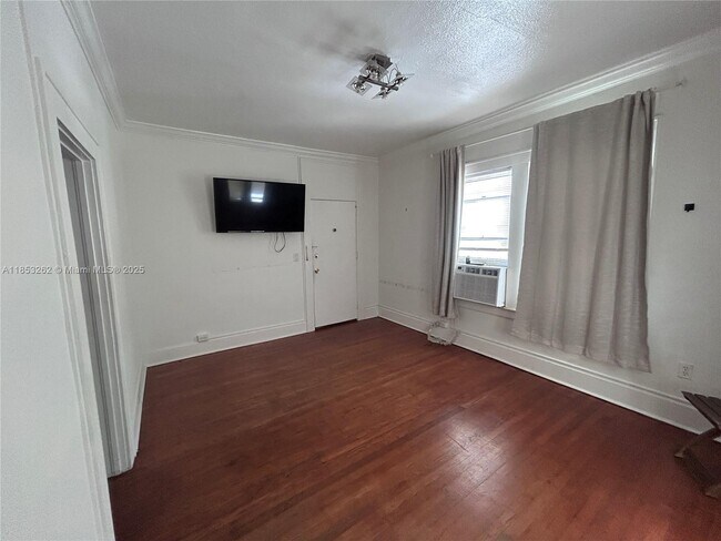 Building Photo - 124 Mendoza Ave